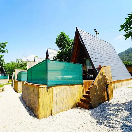 Bungalows The Araz Truzim 酒店 *